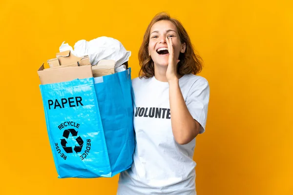Jong Georgisch Meisje Houden Een Recycling Zak Vol Papier Recyclen — Stockfoto