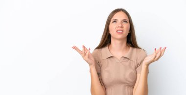 Beyaz arka planda izole edilmiş genç Litvanyalı kadın bunalıma girdi