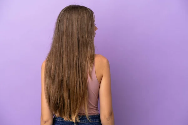 Jeune Femme Lituanienne Isolée Sur Fond Violet Position Arrière Regardant — Photo