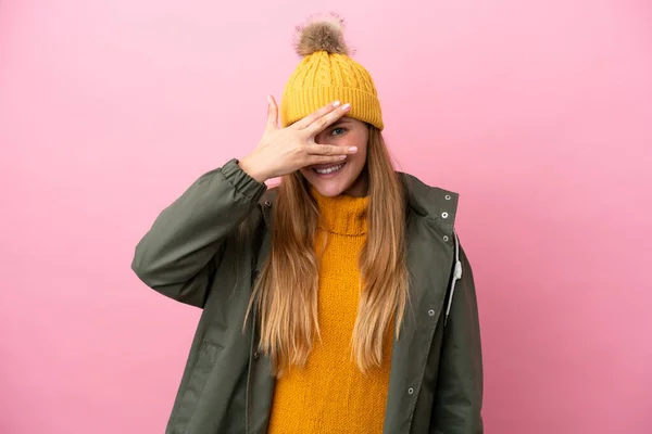 Junge Blonde Frau Trägt Winterjacke Isoliert Auf Rosa Hintergrund Die — Stockfoto