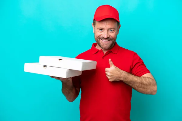Pizza Bezorger Met Werk Uniform Pick Pizza Dozen Geïsoleerd Blauwe — Stockfoto