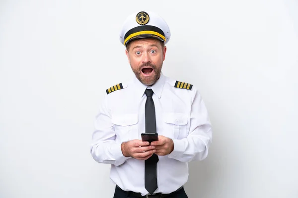 Airplane Middle Age Pilot Isolated White Background Surprised Sending Message — Stock fotografie