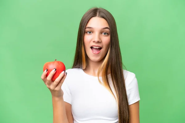 Teenager Běloška Dívka Drží Jablko Nad Izolovaným Pozadím Překvapením Šokovaný — Stock fotografie
