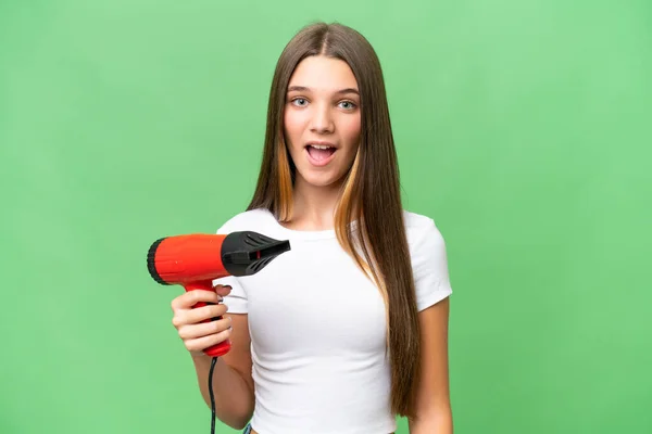 Teenager Καυκάσιος Κορίτσι Κρατώντας Ένα Στεγνωτήρα Μαλλιών Απομονωμένο Φόντο Έκπληξη — Φωτογραφία Αρχείου