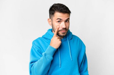 İzole edilmiş beyaz arka planı olan yakışıklı, beyaz bir adam.