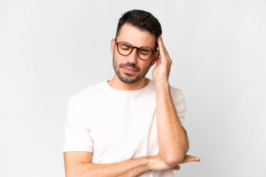 Kafkasyalı yakışıklı, soyutlanmış beyaz bir geçmişi olan, başı ağrıyan bir adam.