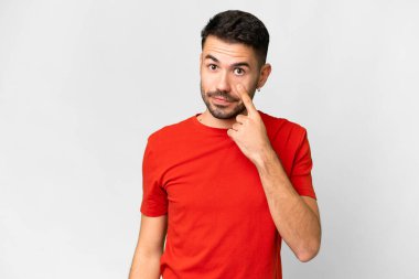 İzole edilmiş beyaz arka planı olan yakışıklı, beyaz bir adam.