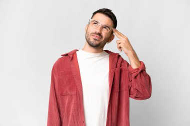 Soyutlanmış beyaz geçmişi olan yakışıklı beyaz bir adam intihar jesti yapmada sorun yaşıyor.