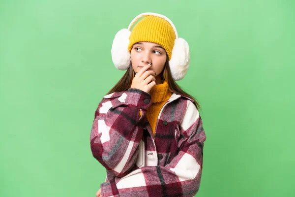 Ragazza Caucasica Adolescente Che Indossa Manicotti Invernali Sfondo Isolato Avendo — Foto Stock