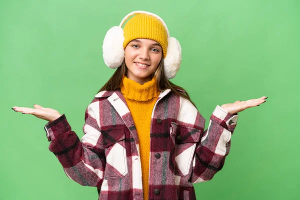 Teenager Kaukasisches Mädchen Trägt Wintermützen Über Isoliertem Hintergrund Mit Schockiertem — Stockfoto