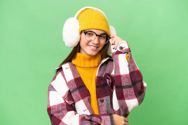 Teenager Kavkazské Dívka Sobě Zimní Manžety Přes Izolované Pozadí Brýlemi — Stock fotografie