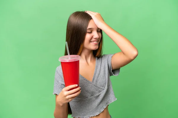 Kafkasyalı Genç Bir Kızın Izole Edilmiş Arka Planda Soda Tutması — Stok fotoğraf
