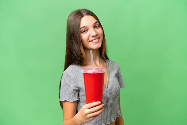 Tiener Kaukasisch Meisje Houden Een Soda Geïsoleerde Achtergrond Met Gelukkige — Stockfoto