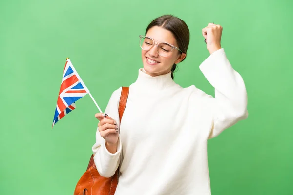 Подростковая Студентка Кавказка Флагом Великобритании Изолированном Фоне Празднует Победу — стоковое фото