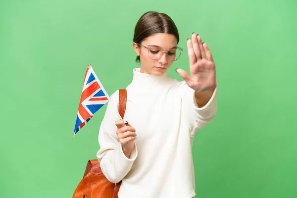 Nastolatek Student Kaukaski Dziewczyna Posiadające Wielka Brytania Flaga Nad Odizolowane — Zdjęcie stockowe