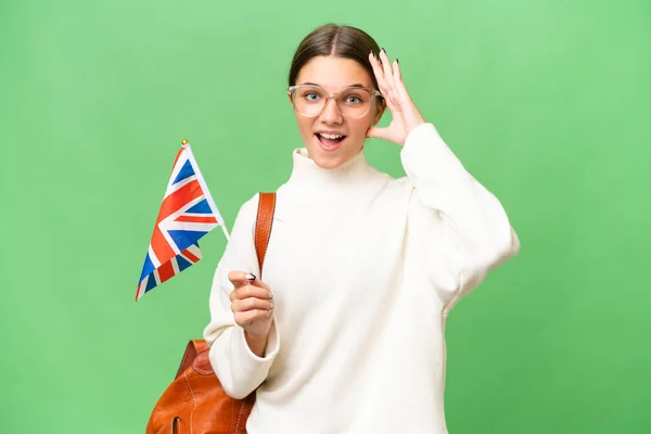 Kafkasyalı Genç Bir Kız Birleşik Krallık Bayrağını Kapalı Bir Arka — Stok fotoğraf