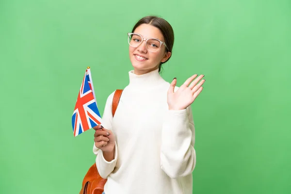 Beyaz Kız Elinde Birleşik Krallık Bayrağı Ile Izole Edilmiş Arka — Stok fotoğraf
