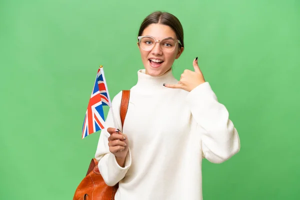 Подростковая Студентка Кавказка Флагом Великобритании Изолированном Фоне Делает Телефонный Жест — стоковое фото