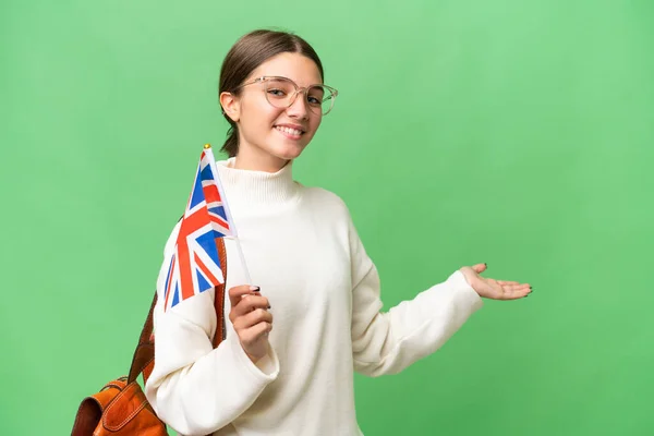 학생들은 고립된 국기를 코카서스 소녀를 초대하기 옆으로 — 스톡 사진