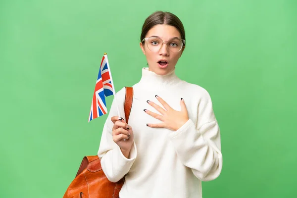 Подросток Студентка Кавказской Девушки Флагом Великобритании Изолированном Фоне Удивлен Шокирован — стоковое фото