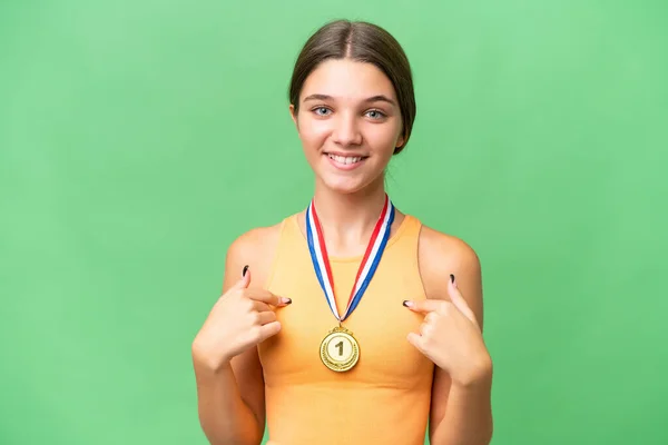 Teenager Kavkazská Dívka Medailemi Nad Izolovaným Pozadím Překvapivým Výrazem Obličeje — Stock fotografie