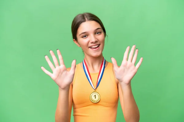Teenager Běloška Dívka Medailemi Nad Izolované Pozadí Počítání Deset Prsty — Stock fotografie