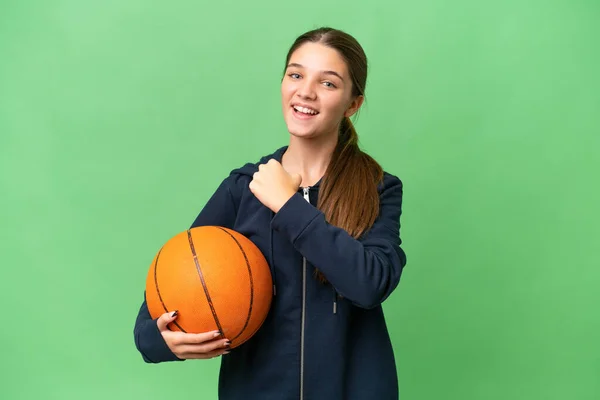 Ragazza Caucasica Adolescente Che Gioca Basket Sfondo Isolato Celebrando Una — Foto Stock
