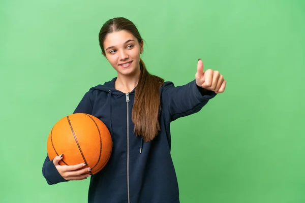 Zole Edilmiş Arka Planda Basketbol Oynayan Beyaz Bir Kız Başparmak — Stok fotoğraf