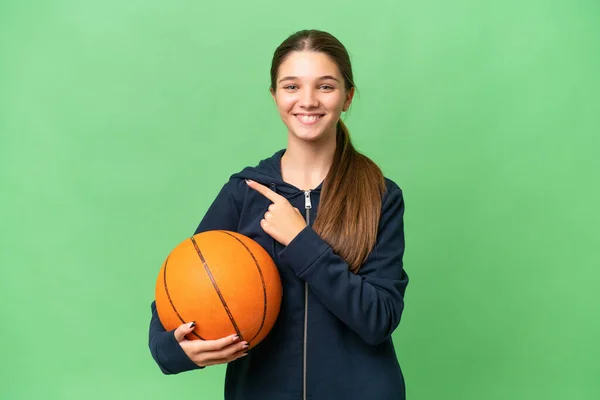 Adolescente Caucásico Chica Jugando Baloncesto Sobre Aislado Fondo Apuntando Lado — Foto de Stock