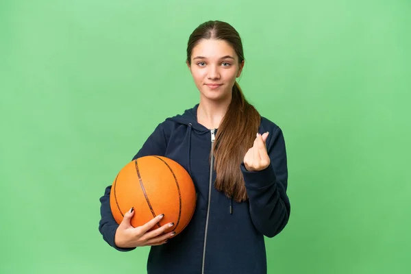 青少年白种人女孩在孤立无援的背景下打篮球打手势赚钱 — 图库照片