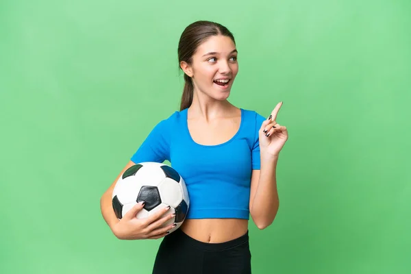 Adolescente Caucasiano Menina Jogando Futebol Sobre Fundo Isolado Com Intenção — Fotografia de Stock
