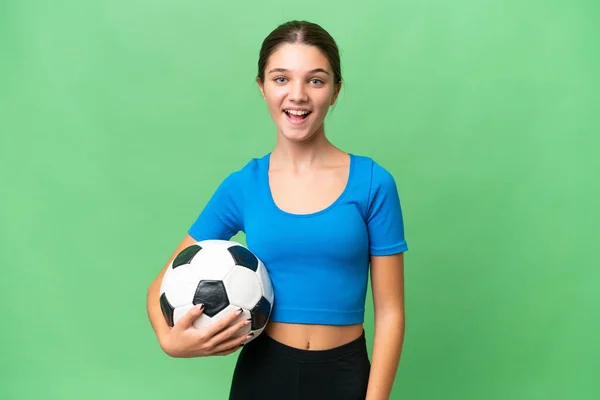 Teenager Kaukasisches Mädchen Spielt Fußball Vor Isoliertem Hintergrund Mit Überraschung — Stockfoto
