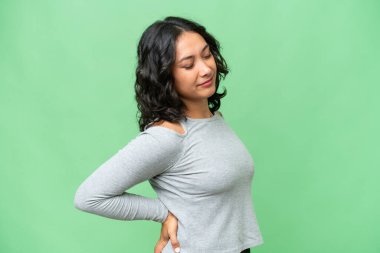 Arjantinli genç bir kadın, izole bir yaşam sürdüğü için sırt ağrısı çekiyor.