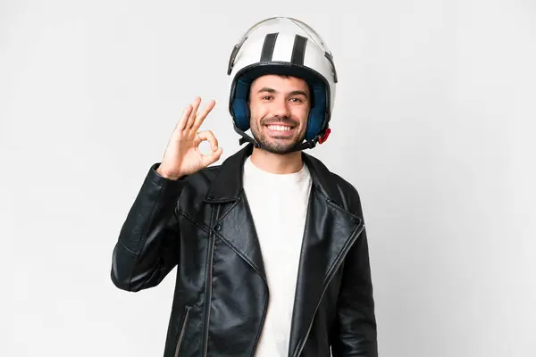 Молодой Кавказский Мужчина Мотоциклетном Шлеме Изолированном Белом Фоне Показывает Знак — стоковое фото