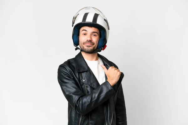 Молодой Кавказский Мужчина Мотоциклетном Шлеме Изолированном Белом Фоне Гордый Самодовольный — стоковое фото