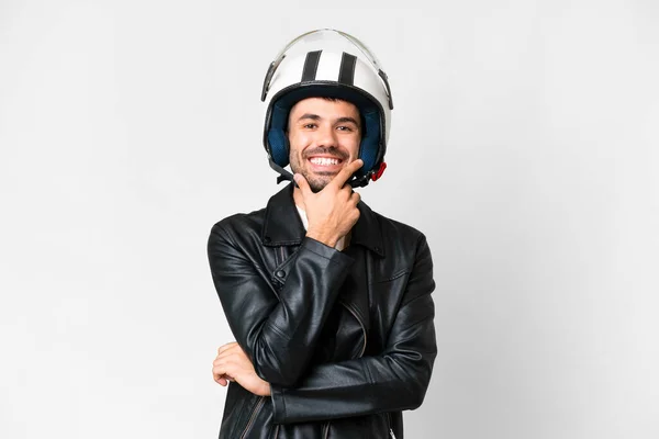 Молодой Кавказский Мужчина Мотоциклетном Шлеме Изолированном Белом Фоне Счастлив Улыбается — стоковое фото