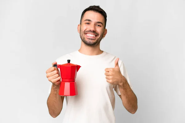Jonge Blanke Man Houdt Koffiepot Geïsoleerde Witte Achtergrond Met Duimen — Stockfoto