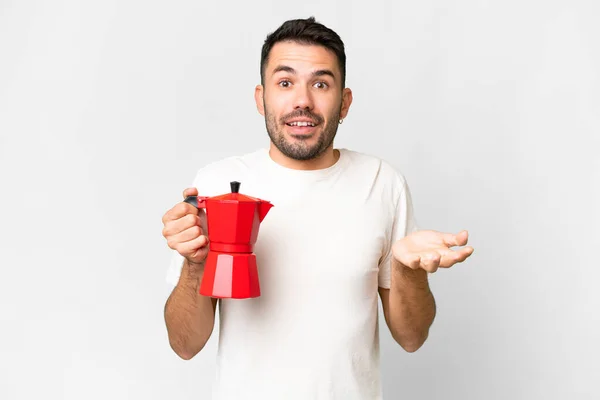 Junger Kaukasischer Mann Mit Kaffeekanne Vor Isoliertem Weißen Hintergrund Und — Stockfoto