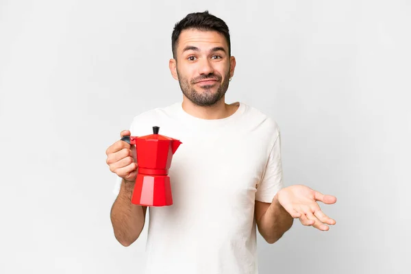 Jonge Blanke Man Houdt Koffiepot Geïsoleerde Witte Achtergrond Maken Twijfels — Stockfoto