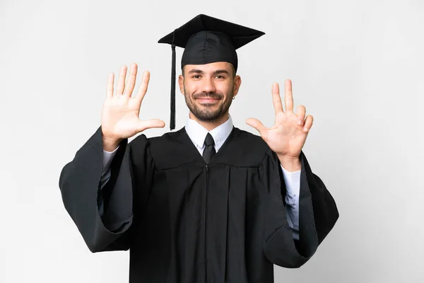 Молодий Випускник Університету Над Ізольованим Білим Тлом Підраховує Вісім Пальцями — стокове фото