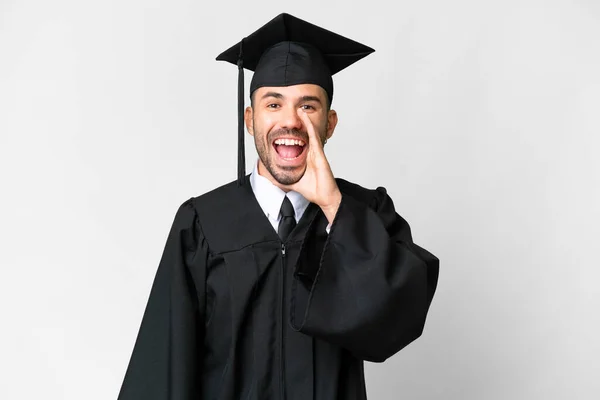 Νεαρός Απόφοιτος Πανεπιστημίου Άνθρωπος Πάνω Από Απομονωμένο Λευκό Φόντο Φωνάζοντας — Φωτογραφία Αρχείου