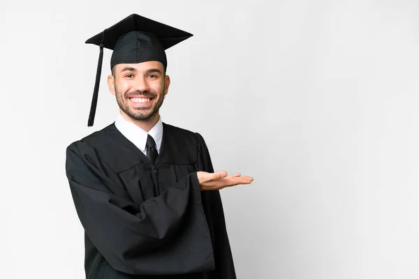 Genç Üniversite Mezunu Izole Edilmiş Beyaz Bir Arka Planda Gülümseyen — Stok fotoğraf