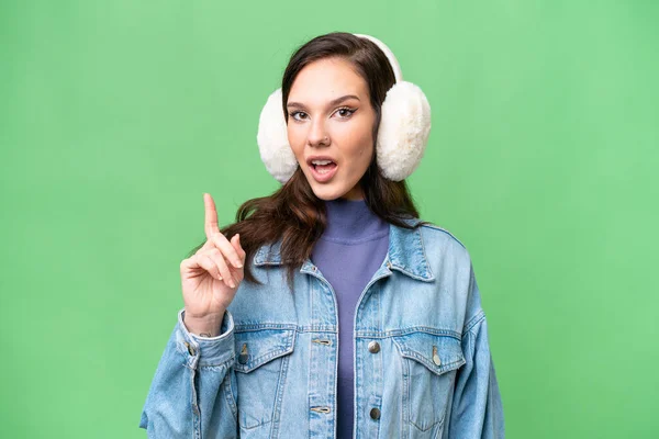 Νεαρή Καυκάσια Γυναίκα Που Φοράει Χειμωνιάτικες Μανσέτες Απομονωμένο Φόντο Σκεπτόμενη — Φωτογραφία Αρχείου