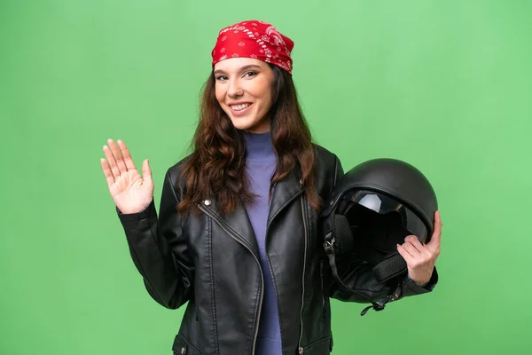 Jonge Kaukasische Vrouw Met Een Motorfiets Helm Geïsoleerde Achtergrond Salueren — Stockfoto