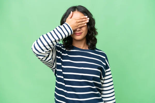 Ung Argentinsk Kvinna Över Isolerad Bakgrund Täcker Ögon Med Händer — Stockfoto