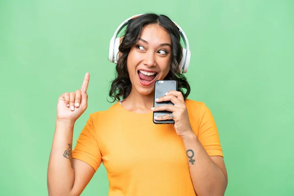 아르헨티나 핸드폰으로 음악을 노래하는 고립된 — 스톡 사진