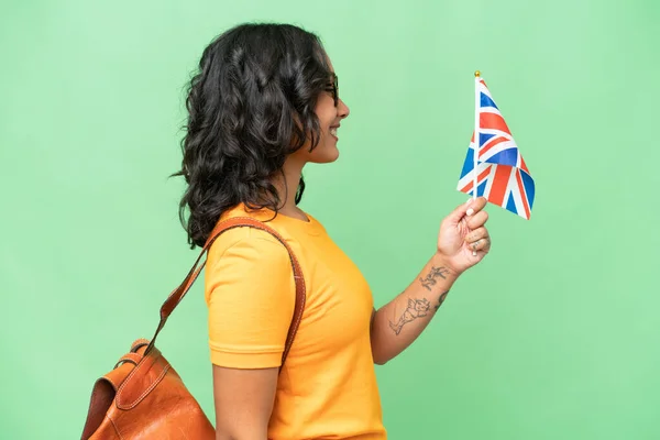 Mladá Argentinská Žena Drží Britskou Vlajku Nad Izolovaným Pozadím Veselým — Stock fotografie