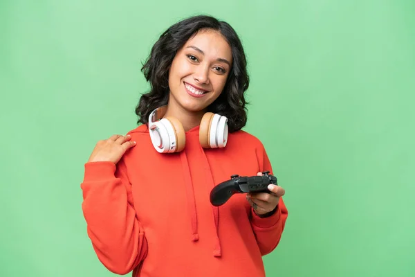 Jonge Argentijnse Vrouw Spelen Met Een Video Game Controller Geïsoleerde — Stockfoto