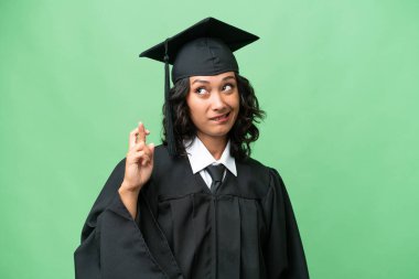 Genç üniversite mezunu Arjantinli kadın tecrit edilmiş geçmişinde şans diliyor.