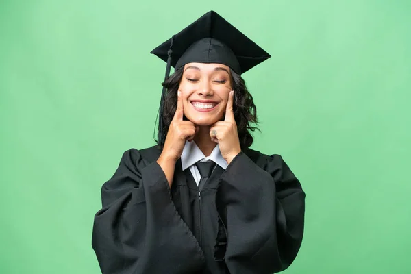 Młoda Absolwentka Uniwersytetu Argentyńskiego Kobieta Odosobnionym Tle Uśmiechnięta Szczęśliwym Przyjemnym — Zdjęcie stockowe